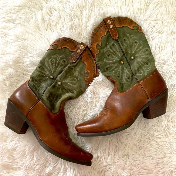 Ariat Shoes - Ariat women’s leather & sage boots